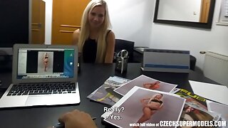 Kurva gavranova kosa sa seksi nogama voli se jebati sa super debelim plastičnim kitom. Gledajte taj prljavi solo u New Sensations porno videu!