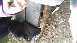 Prsata tamnokosa slatkica uživala je u seksu u hot doggy stilu u spavaćoj sobi