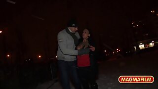 Burne lezbejske dame imaju strastveni seks u kupatilu