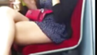 Odvratni BF ugađa vibratorima pičku koja svrbi svoje azijske drage